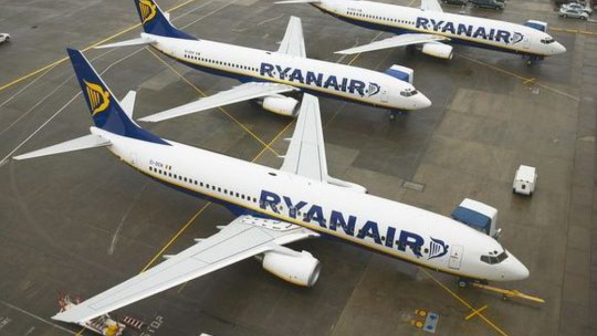 #Video Hombre intenta abrir puerta de avión en vuelo de Ryanair #Video Hombre intenta abrir puerta de avión en vuelo de Ryanair