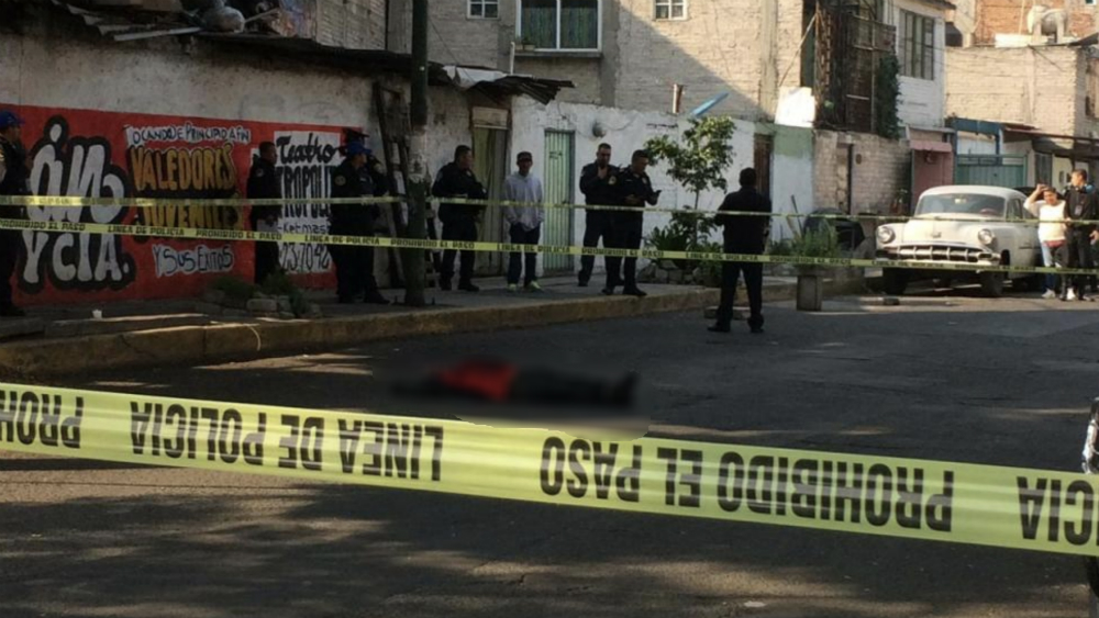 Matan a hombre afuera del Metro Pantitlán