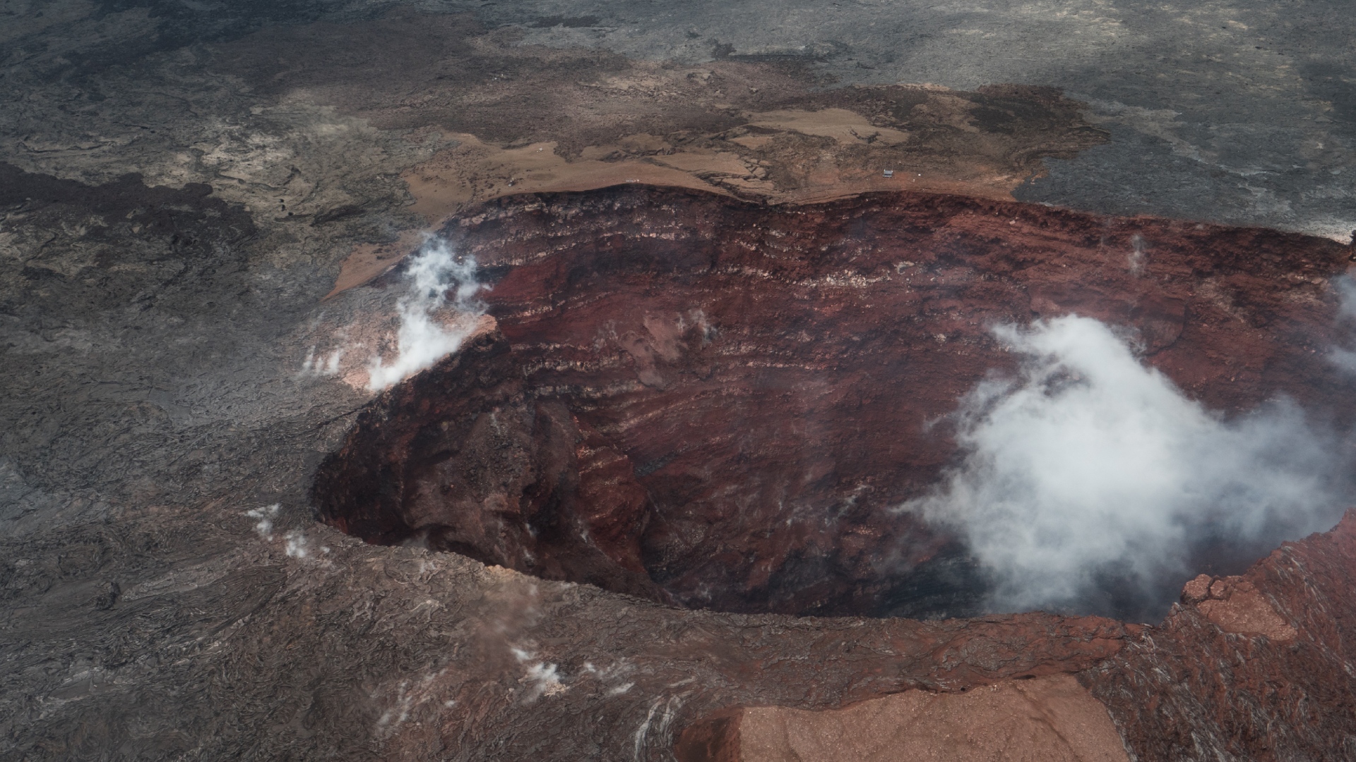 Hombre sobrevive tras caer a caldera del volcán Kilauea