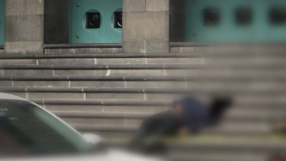 Hallan cadáver en escaleras de iglesia en Polanco