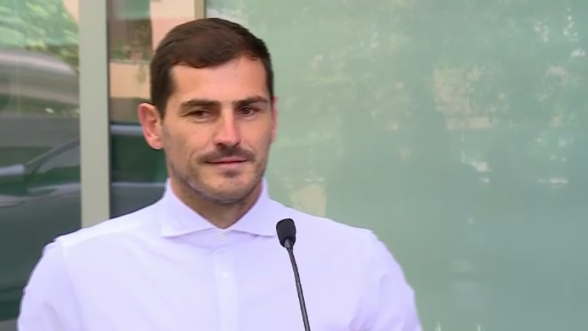 Iker Casillas abandona el hospital en Oporto