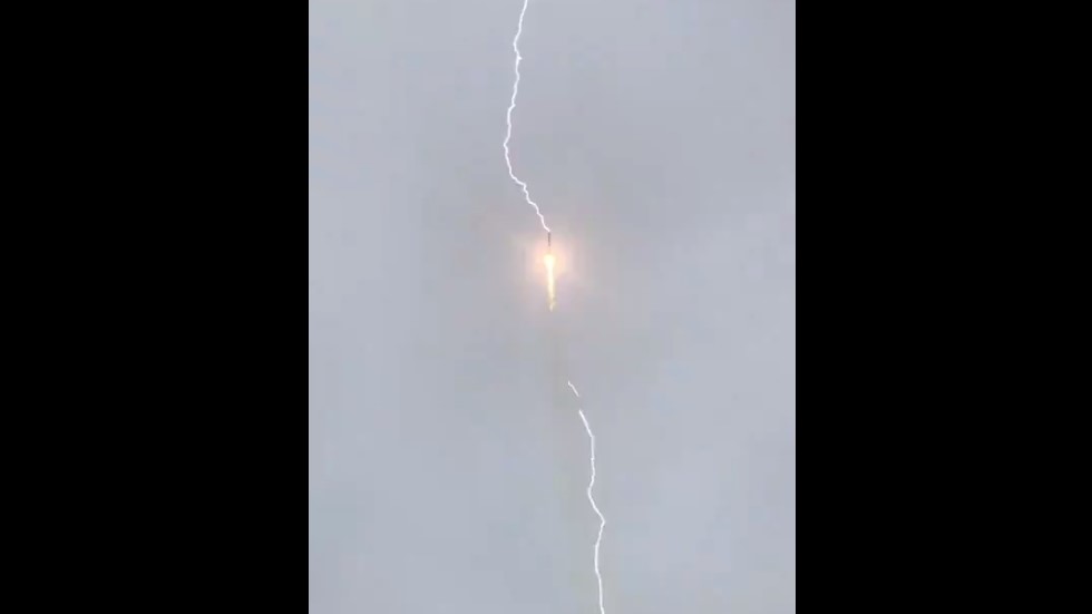 #Video Rayo impacta cohete ruso tras despegue