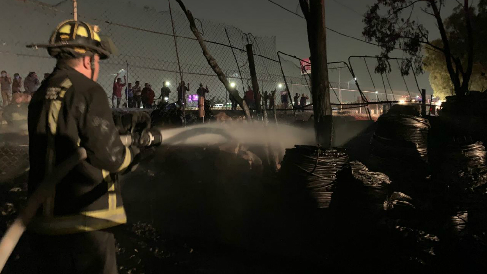 Sofocan incendio en bodega de Ecatepec