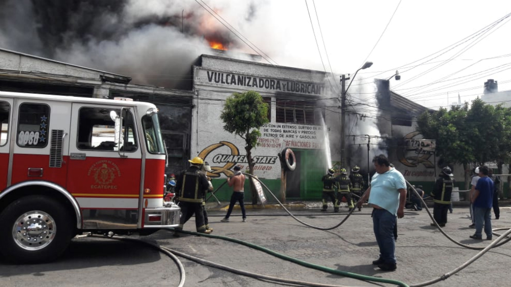 Controlan incendio en vulcanizadora en los límites de la CDMX y Edomex