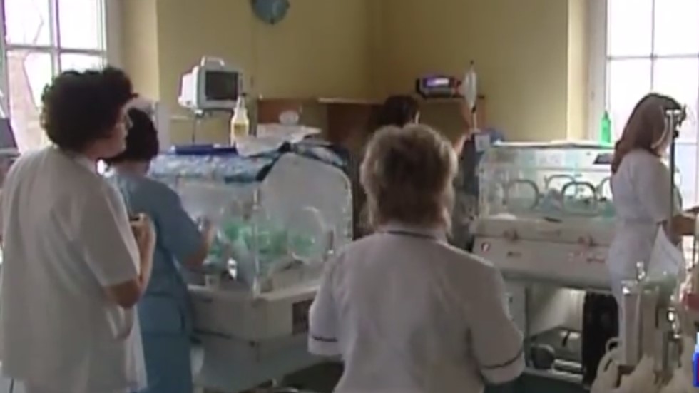 Nacen sextillizos por primera vez en Polonia - incubadoras-donde-estan-los-sextillizos