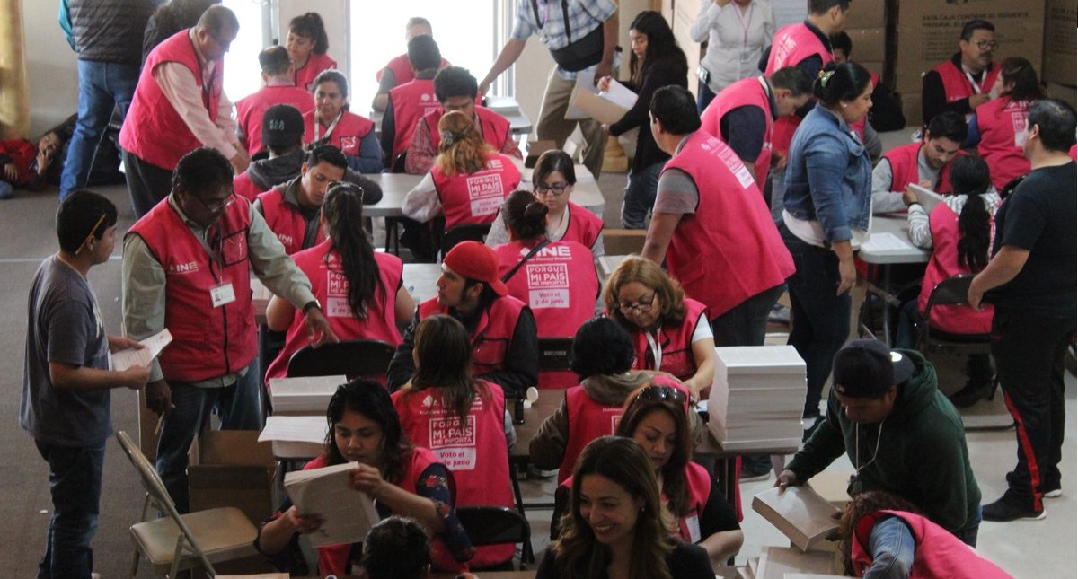 Entregan material electoral en Baja California para el 2 de junio