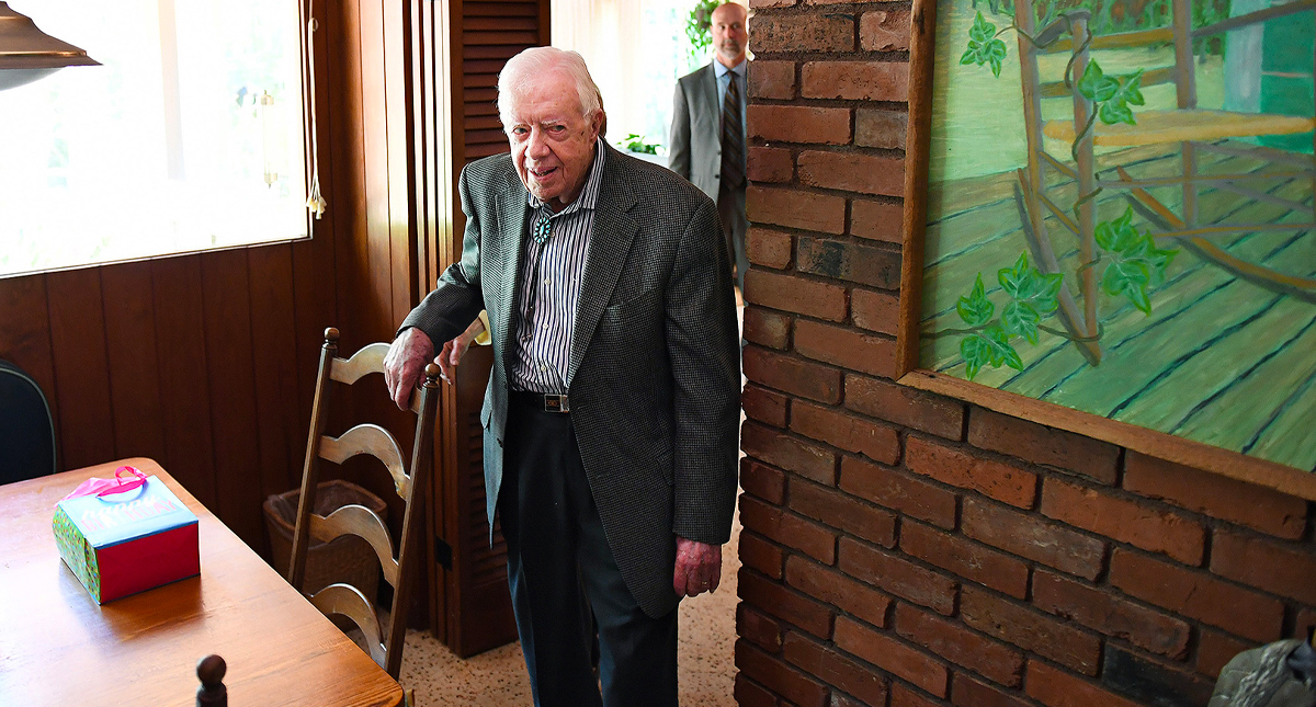 Expresidente Jimmy Carter se recupera de cirugía exitosa