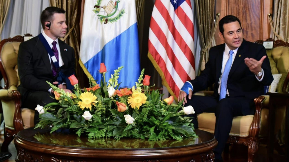 Guatemala y EE.UU. firman convenio para frenar tráfico de migrantes y drogas