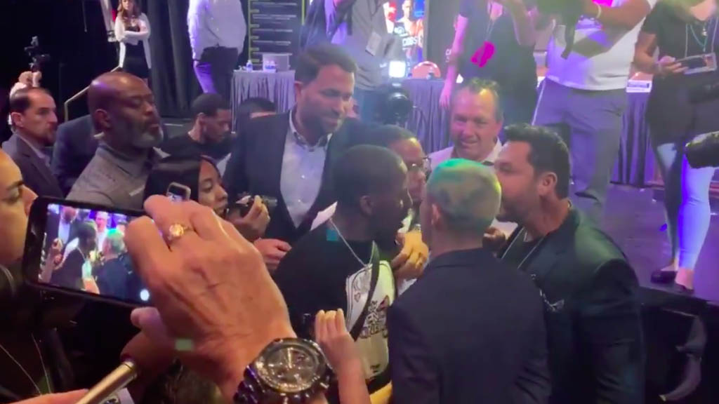 #Video ‘JoJo’ Díaz causa caos durante conferencia de prensa