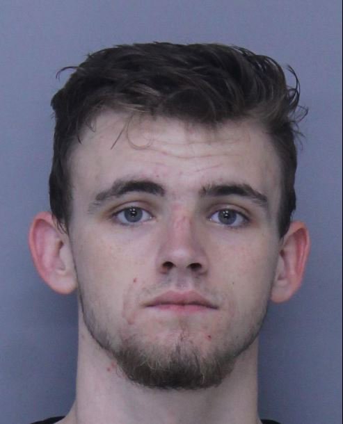 Joven escapa de policías en Florida y llama a 911 para reprenderlos - joven-policias-florida-1