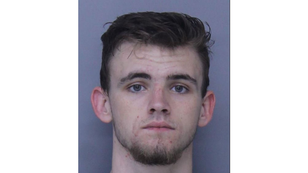 Joven escapa de policías en Florida y llama a 911 para reprenderlos