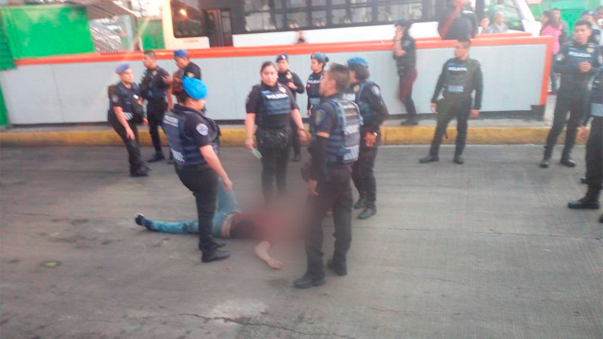 Joven salta de puente en el Metro Pantitlán