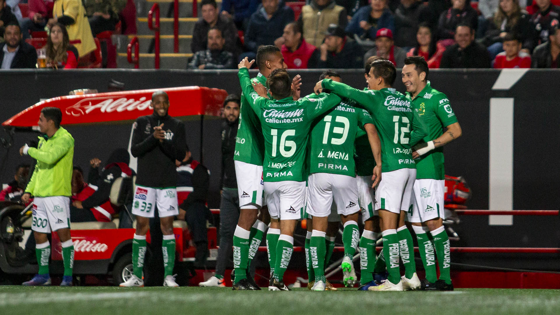 León se impone en la frontera y tiene un pie en la semifinal