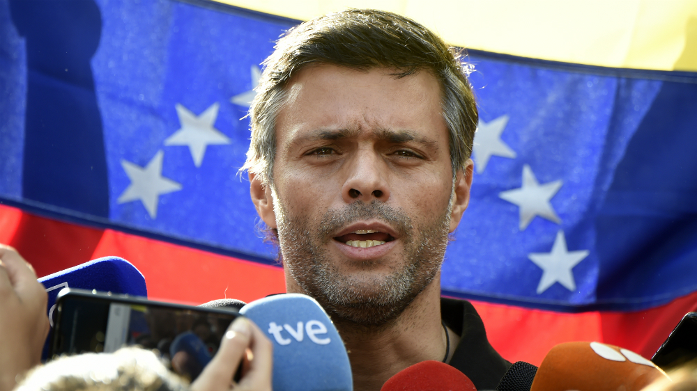 Libran orden de aprehensión contra Leopoldo López