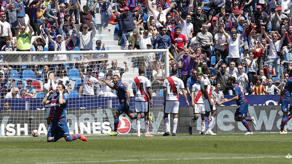 Levante golea y casi manda al Rayo Vallecano a Segunda División