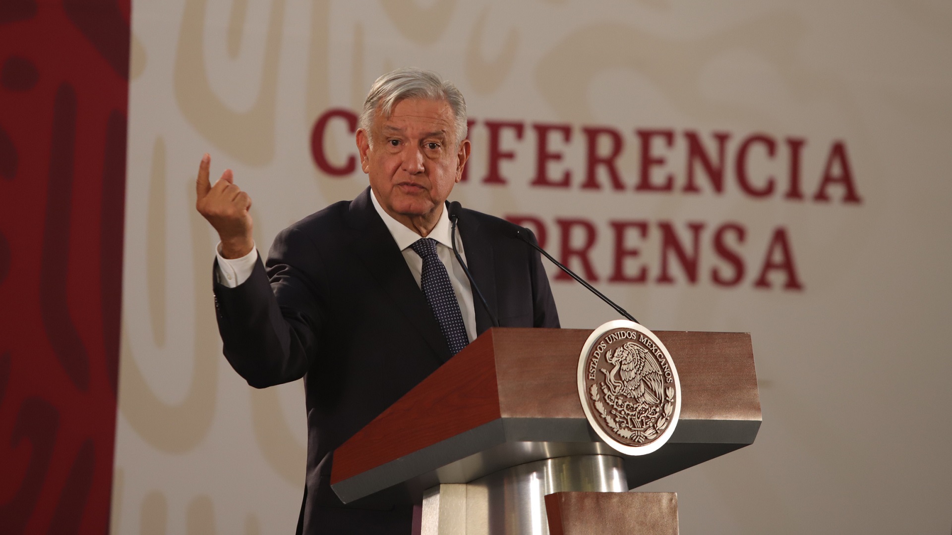 López Obrador acepta suspender conferencias en seis estados por comicios