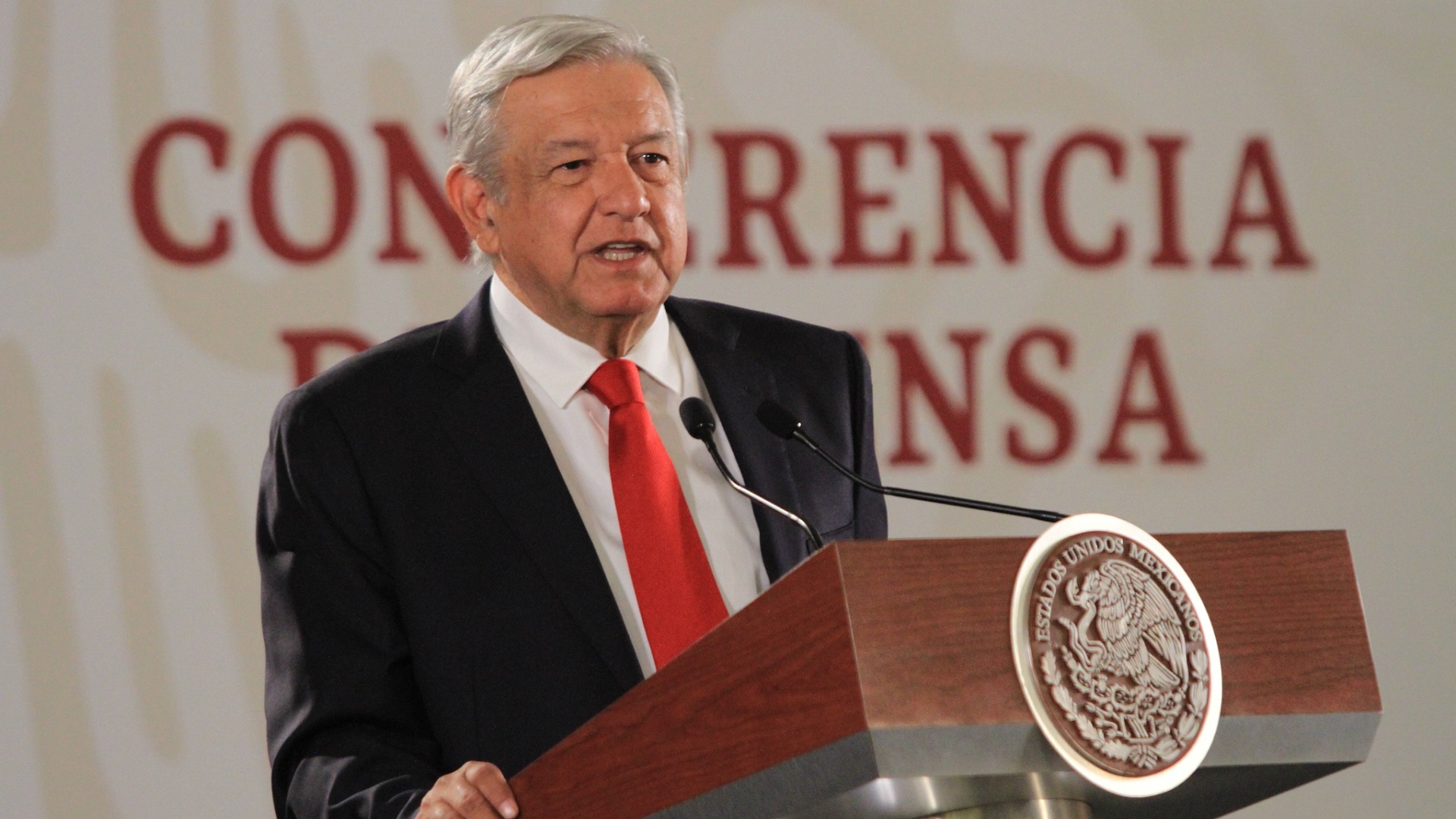 “Me comprometo a hacer valer el derecho a la salud”: AMLO