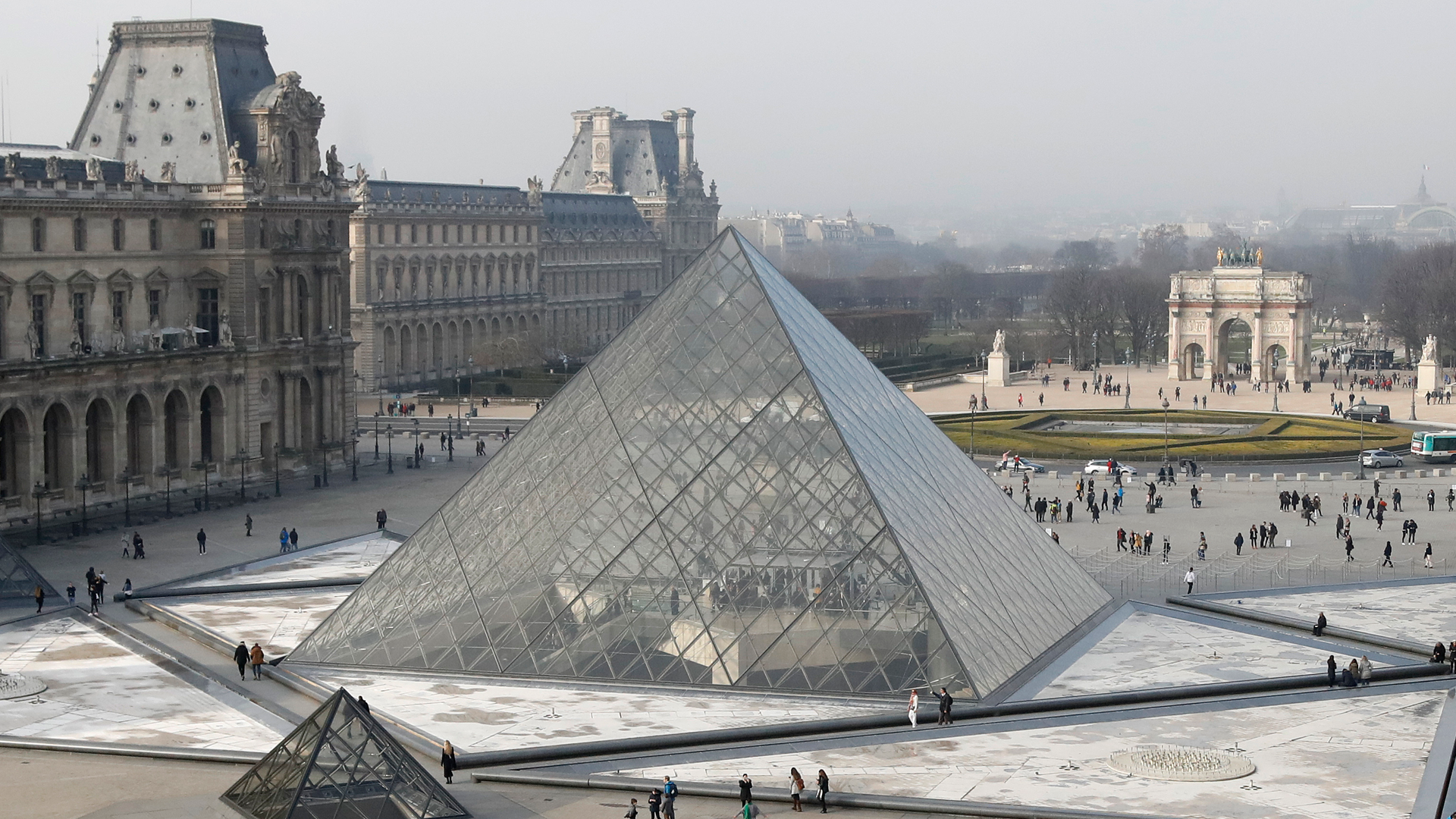 Muere Ieoh Ming Pei, arquitecto que diseñó la pirámide del Louvre Muere Ieoh Ming Pei, arquitecto que diseñó la pirámide del Louvre