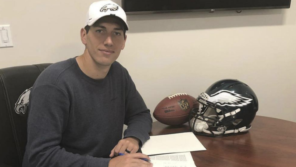 Eagles cortan al quarterback Luis Pérez