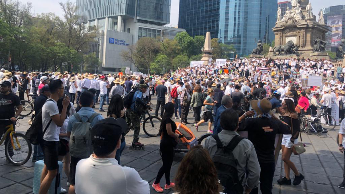 Marchan en Reforma contra el gobierno de López Obrador Marchan en Reforma contra el gobierno de López Obrador
