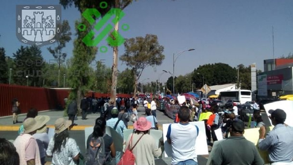 Manifestantes arriban a San Lázaro y bloquean vialidades