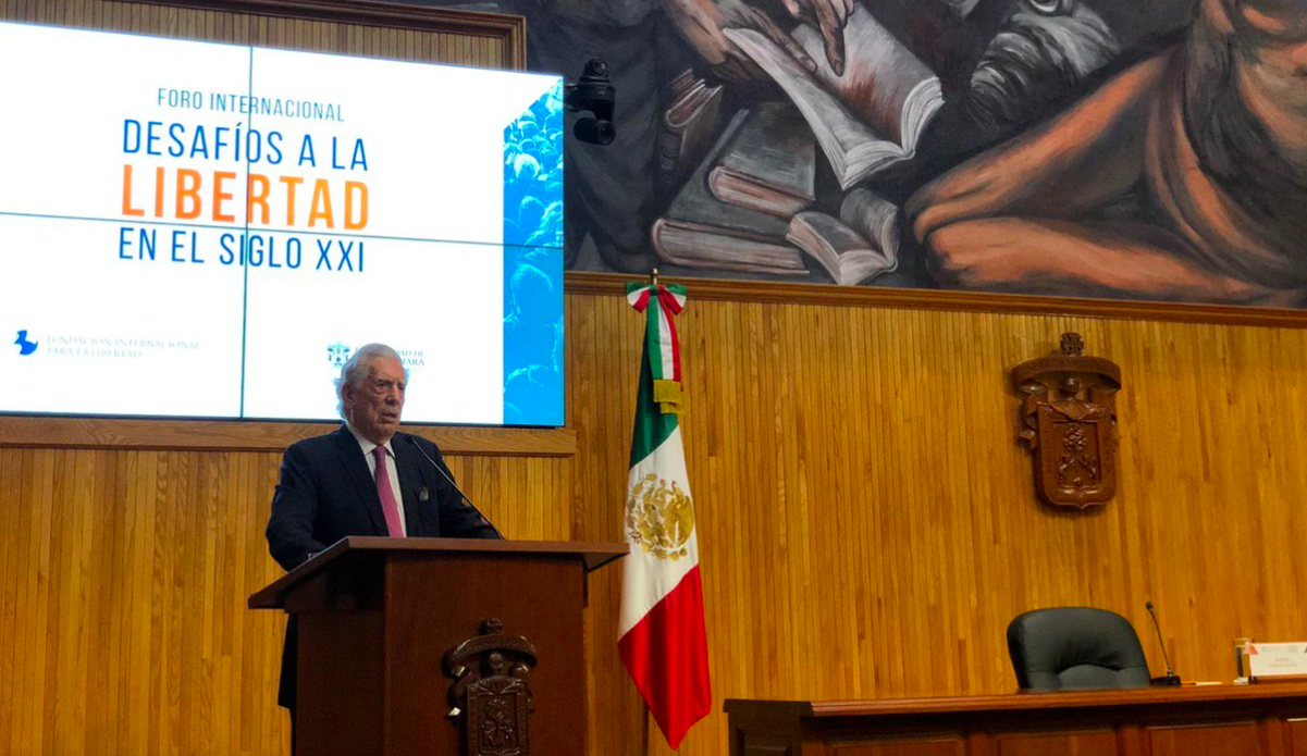 Vargas Llosa lamenta postura neutral de México ante caso Venezuela