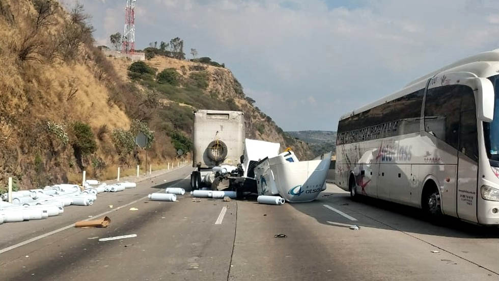 Fuerte accidente en la autopista México-Querétaro Fuerte accidente en la autopista México-Querétaro