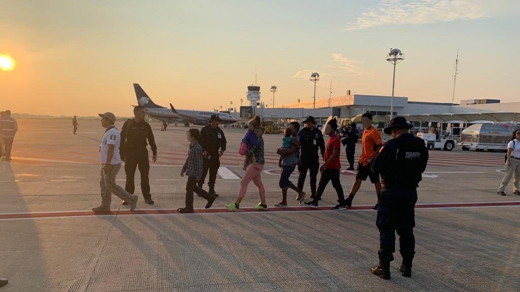 Repatrian a 109 hondureños por estancia irregular en México - migrantes-regresados-a-honduras