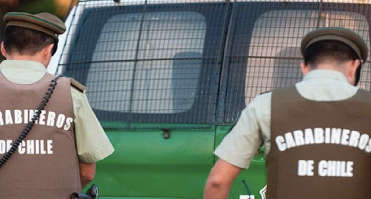 Mujer quema manos a dos niños por haberle robado dinero en Chile