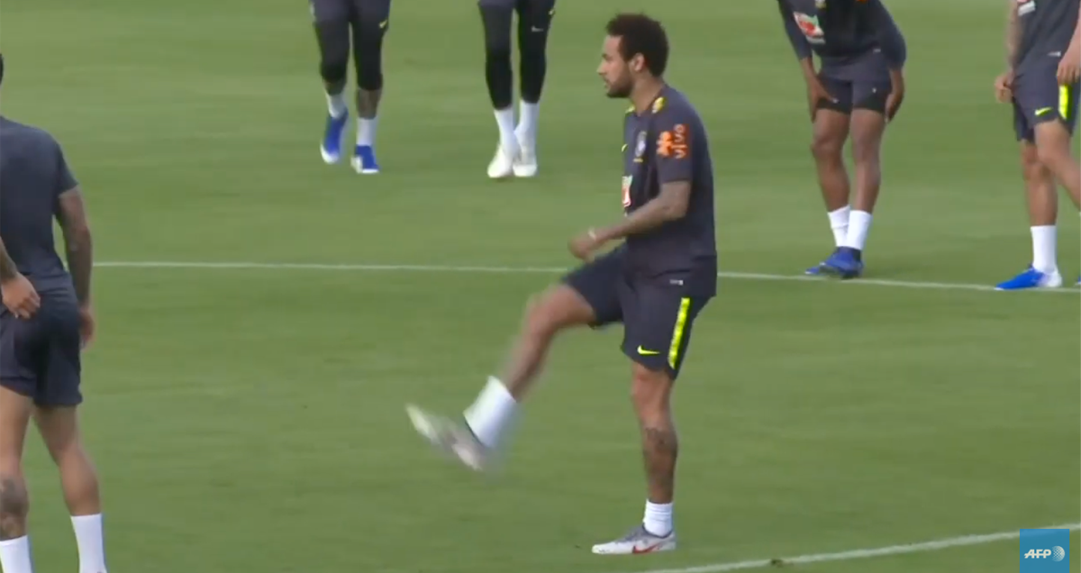 Neymar llega a Brasil para disputar la Copa America