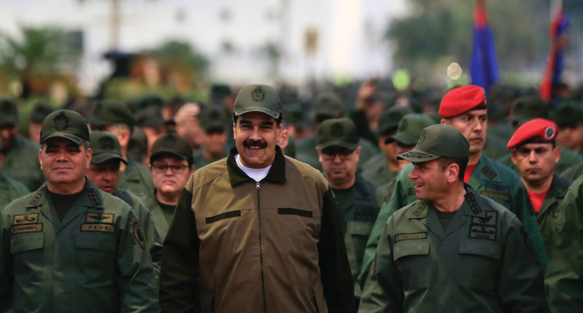 Maduro debe decidir si sale por la fuerza de Venezuela: Guaidó - nicolas-maduro