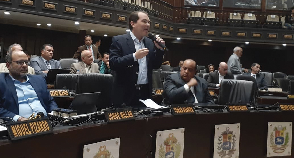 Oposición venezolana retoma actividades en el Parlamento