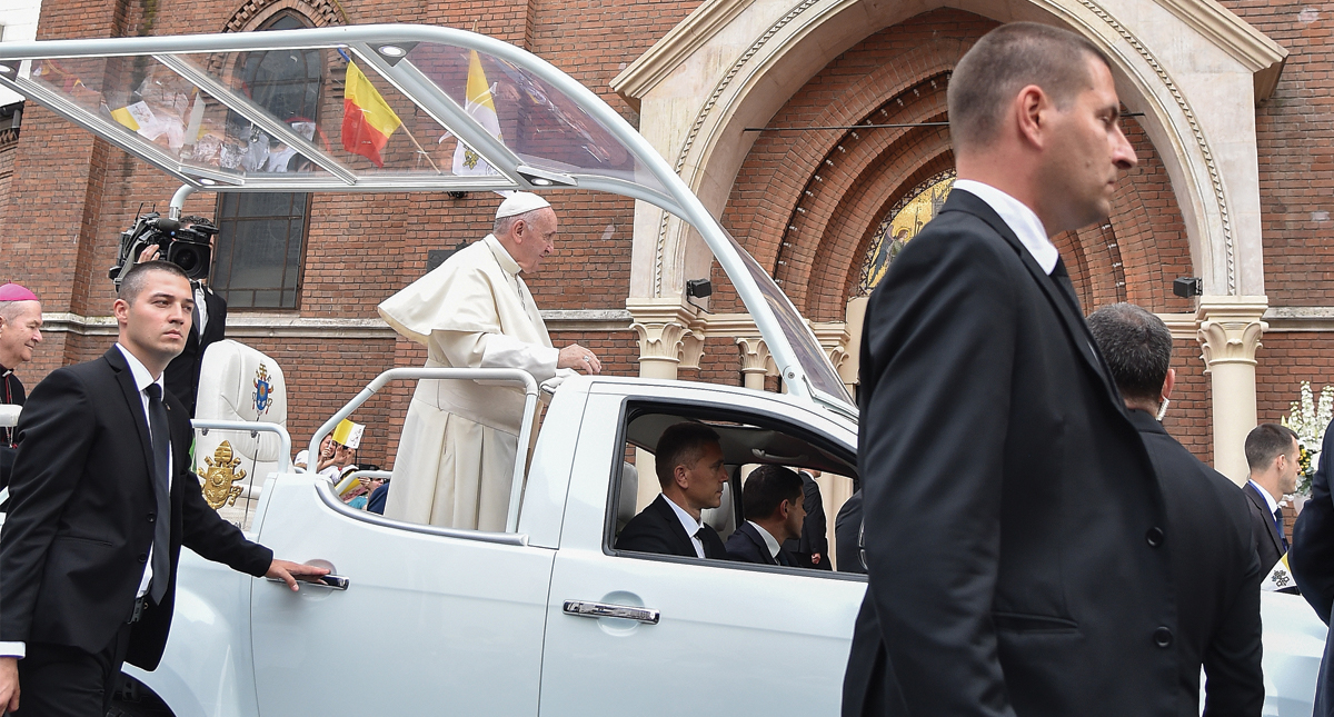 Papa Francisco inicia visita a Rumania
