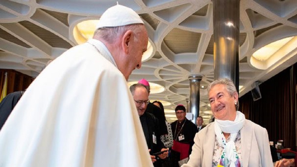Papa Francisco nombra a cuatro mujeres para Sínodo de Obispos - papa-francisco-con-maria-luisa-berzosa
