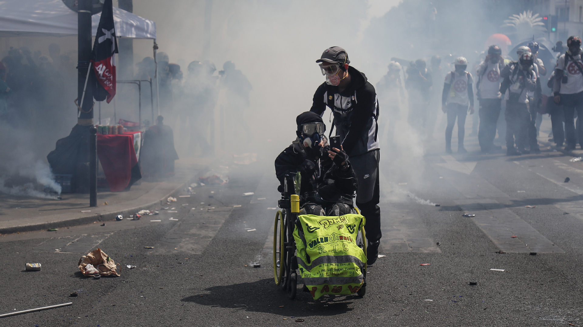 Enfrentamientos entre policías y manifestantes en París - paris-protestas