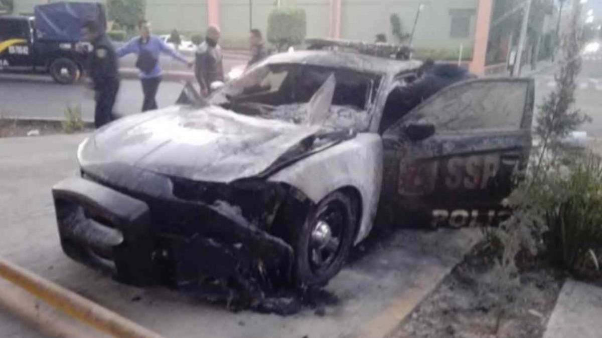 Incendian patrulla de mando policíaco en Lindavista