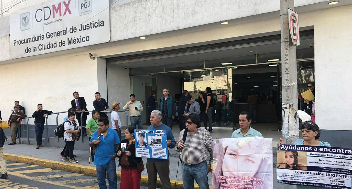 Exigen justicia por caso Aideé Mendoza afuera de la PGJ