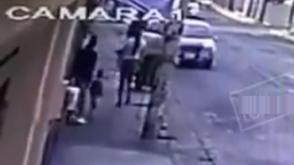 #Video Secuestran a madre e hija de camino a la escuela en Puebla