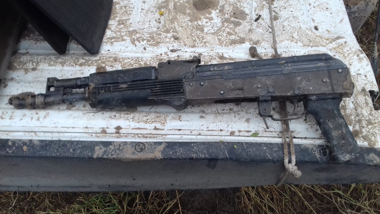 Tras persecución rescatan a uno y decomisan arsenal en Reynosa - policias-12