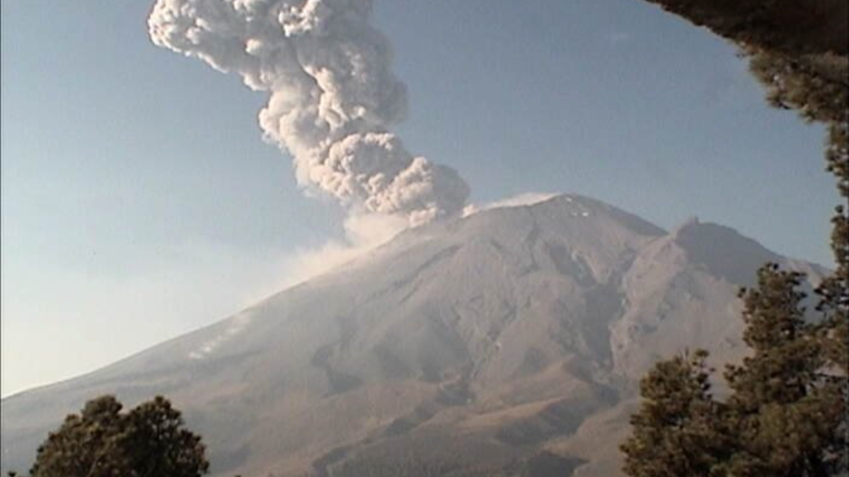 Explosión moderada del Popocatépetl
