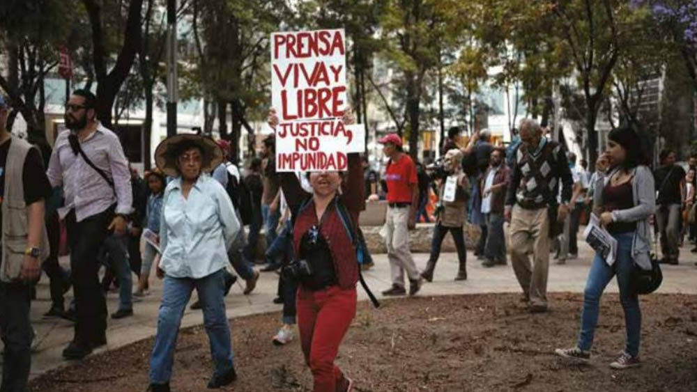 Ser periodista en México significa caminar al filo de la muerte
