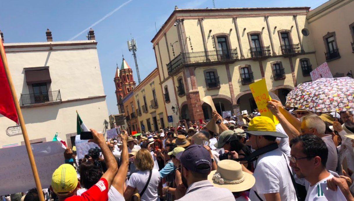 Marchas contra el gobierno de López Obrador en varias ciudades del país - queretaro-marcha