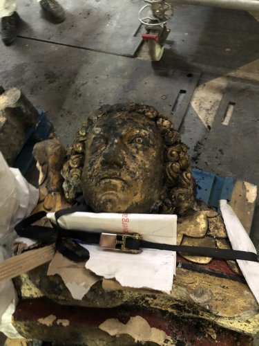 Hallan 'querubín dorado' entre escombros de Notre-Dame - querubin-dorado-hallado-entre-escombros-de-notre-dame