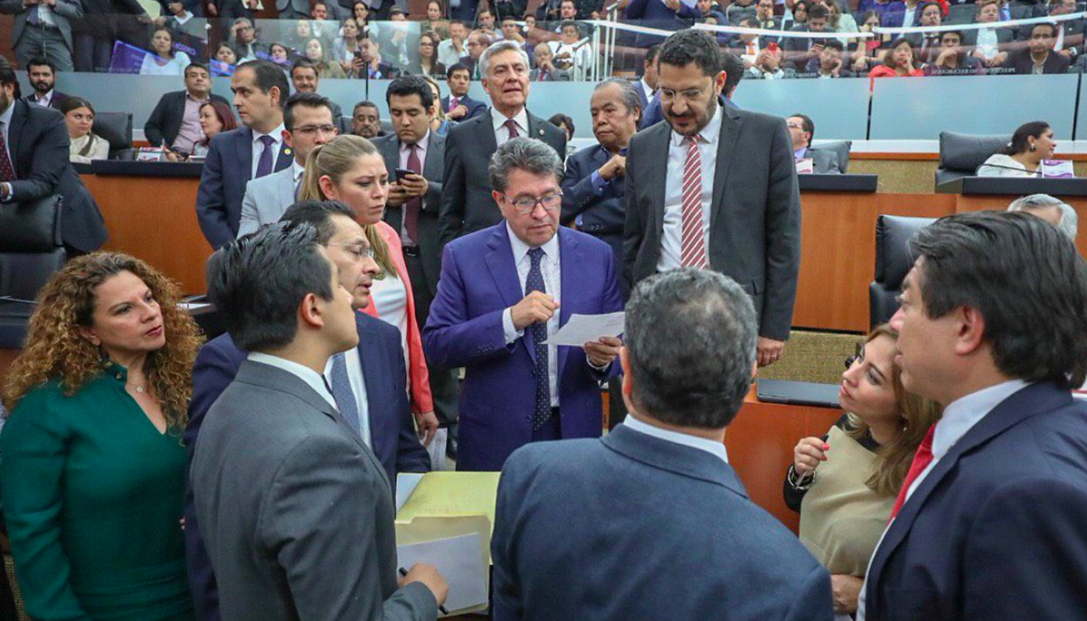 Marchas no deben distraer del propósito de transformar México: Monreal