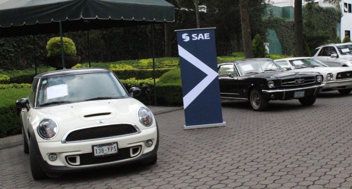 Arranca la subasta de vehículos en Los Pinos