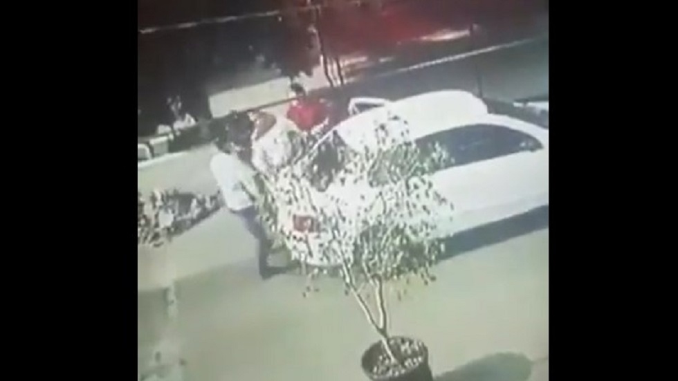 #Video Policías escoltan secuestro de comerciante en CDMX