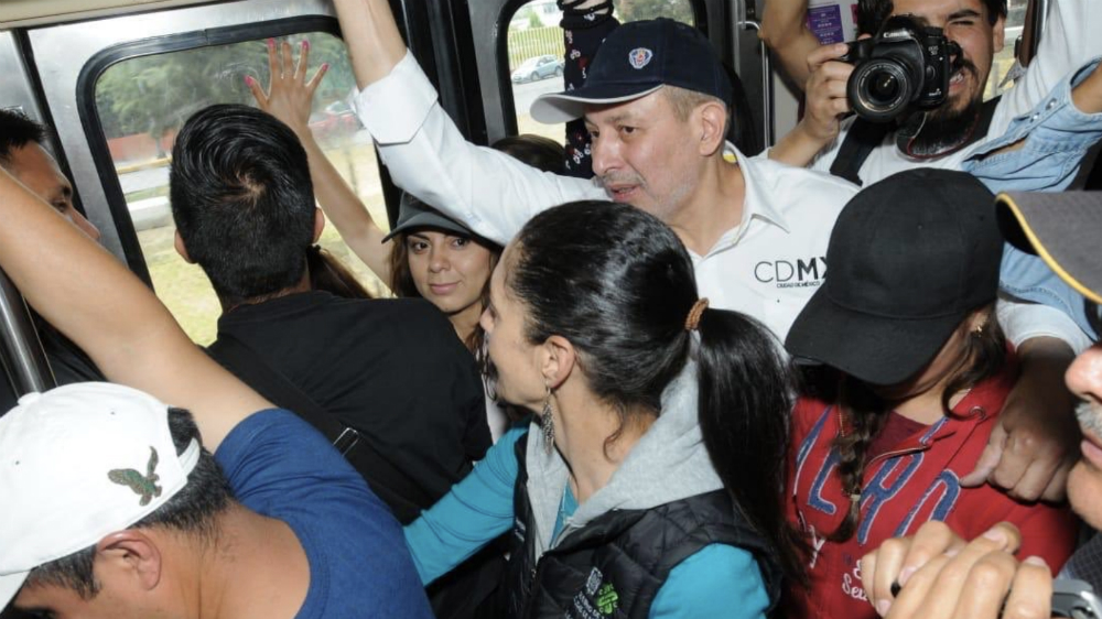 Cambiarán rieles de Tren Ligero de Taxqueña al Estadio Azteca Cambiarán rieles de Tren Ligero de Taxqueña al Estadio Azteca