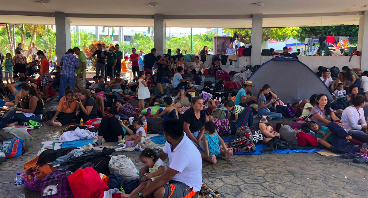 Atienden a más de 700 migrantes en estación de Tapachula