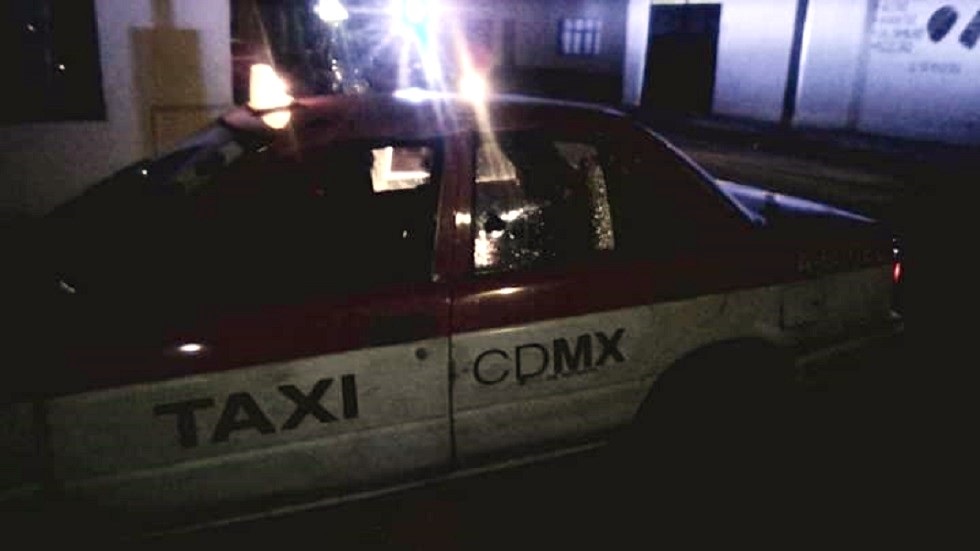 Asesinan a pareja dentro de taxi en Nezahualcóyotl