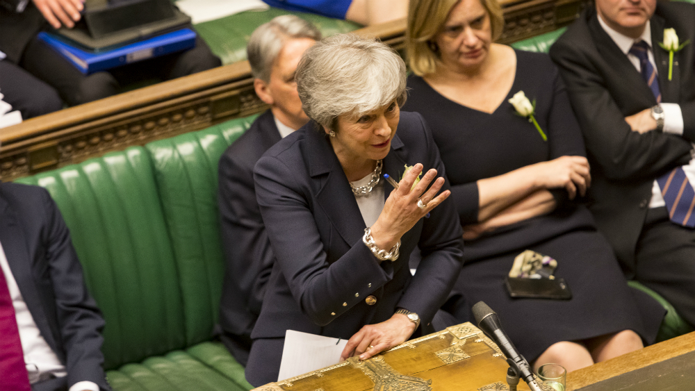 Theresa May invoca el espíritu del Liverpool para triunfar en el Brexit